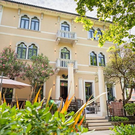 Degrassi Boutique Garni Hotel Изола Экстерьер фото